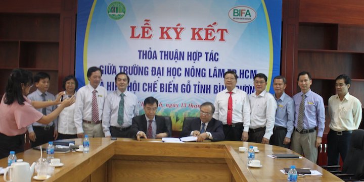 Ký[-]kết[-]hợp[-]tác[-]giữa[-]trường[-]ĐH[-]Nông[-]Lâm[-]TPHCM[-]và[-]hiệp[-]hội[-]gỗ[-]Bình[-]Dương[-]